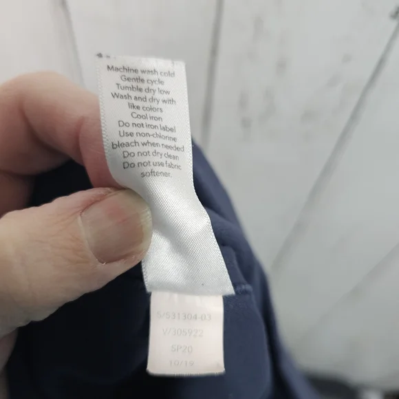 Athleta Women's Salutation Stash Pocket Tight 19" Inseam Navy Blue Size Medium. - Picture 9 of 10